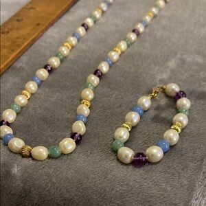 Vintage: Elegant Multicolor Beaded Necklace and Bracelet Set